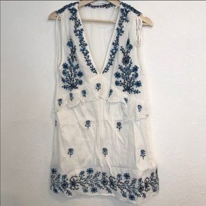 Zara - Blue and white embroidered tank top